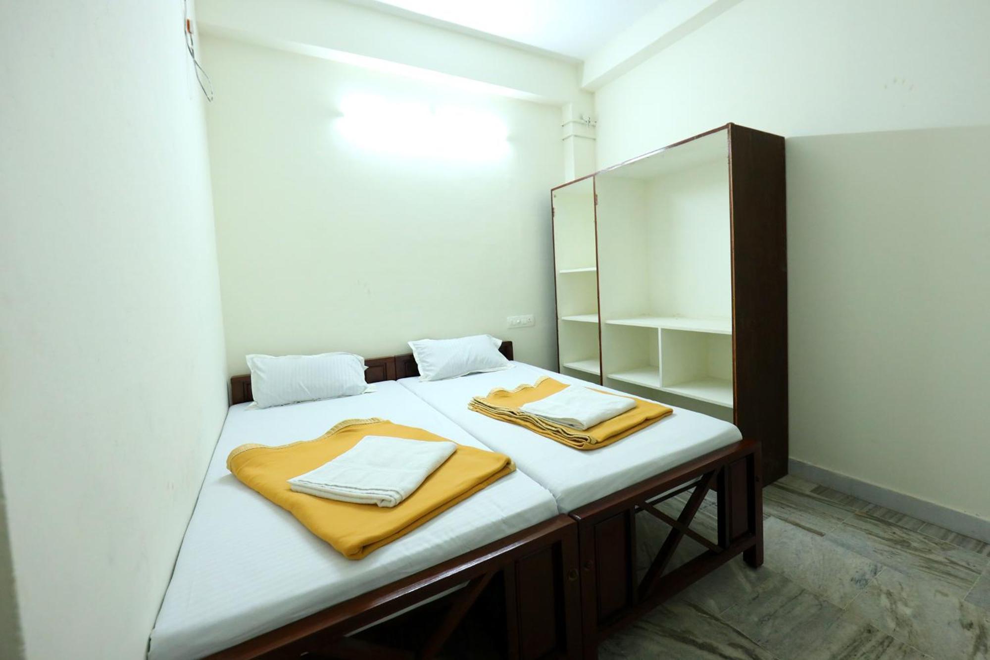 Temple View Residency Hotel Chottanikara Buitenkant foto