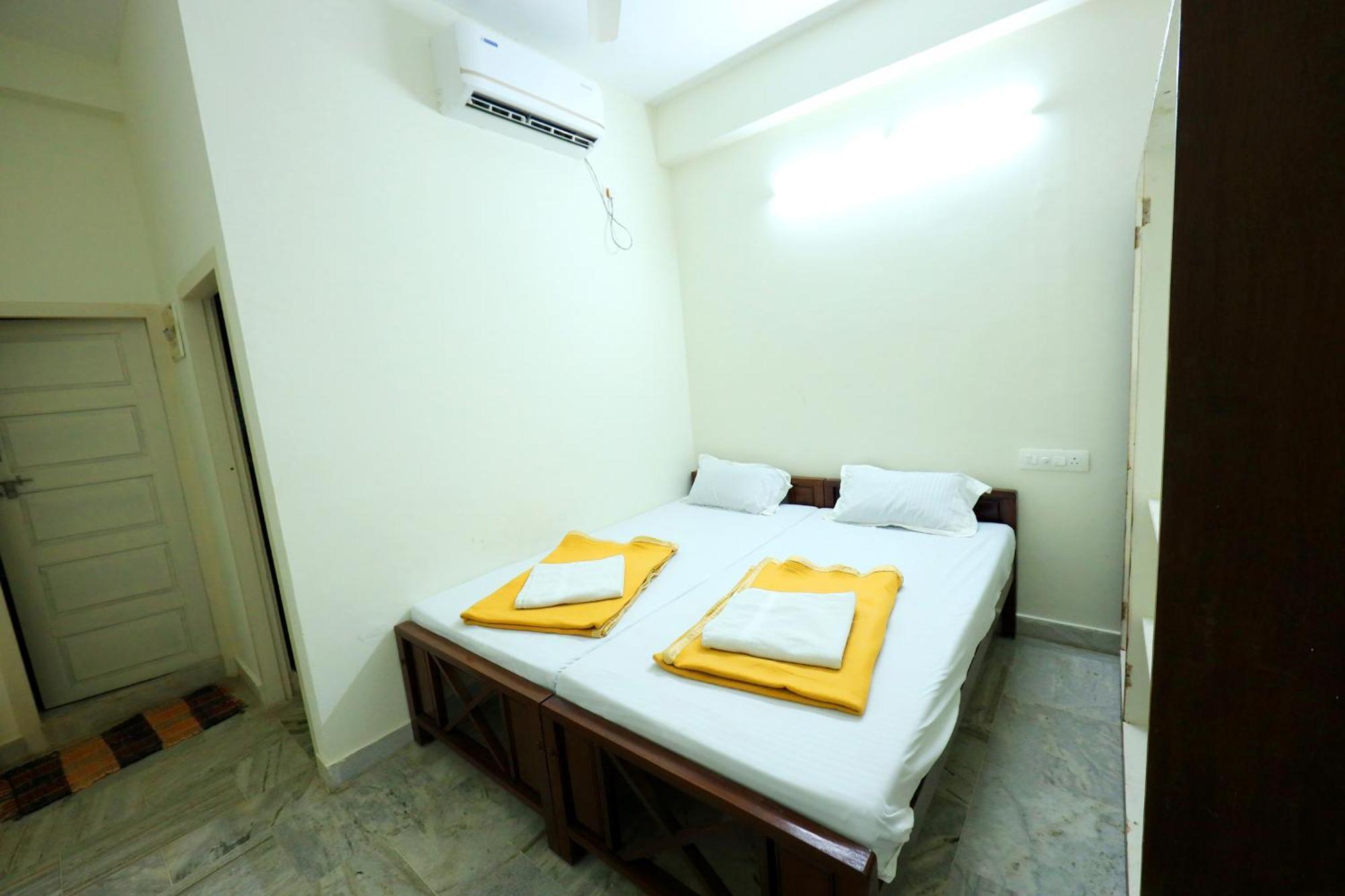 Temple View Residency Hotel Chottanikara Buitenkant foto