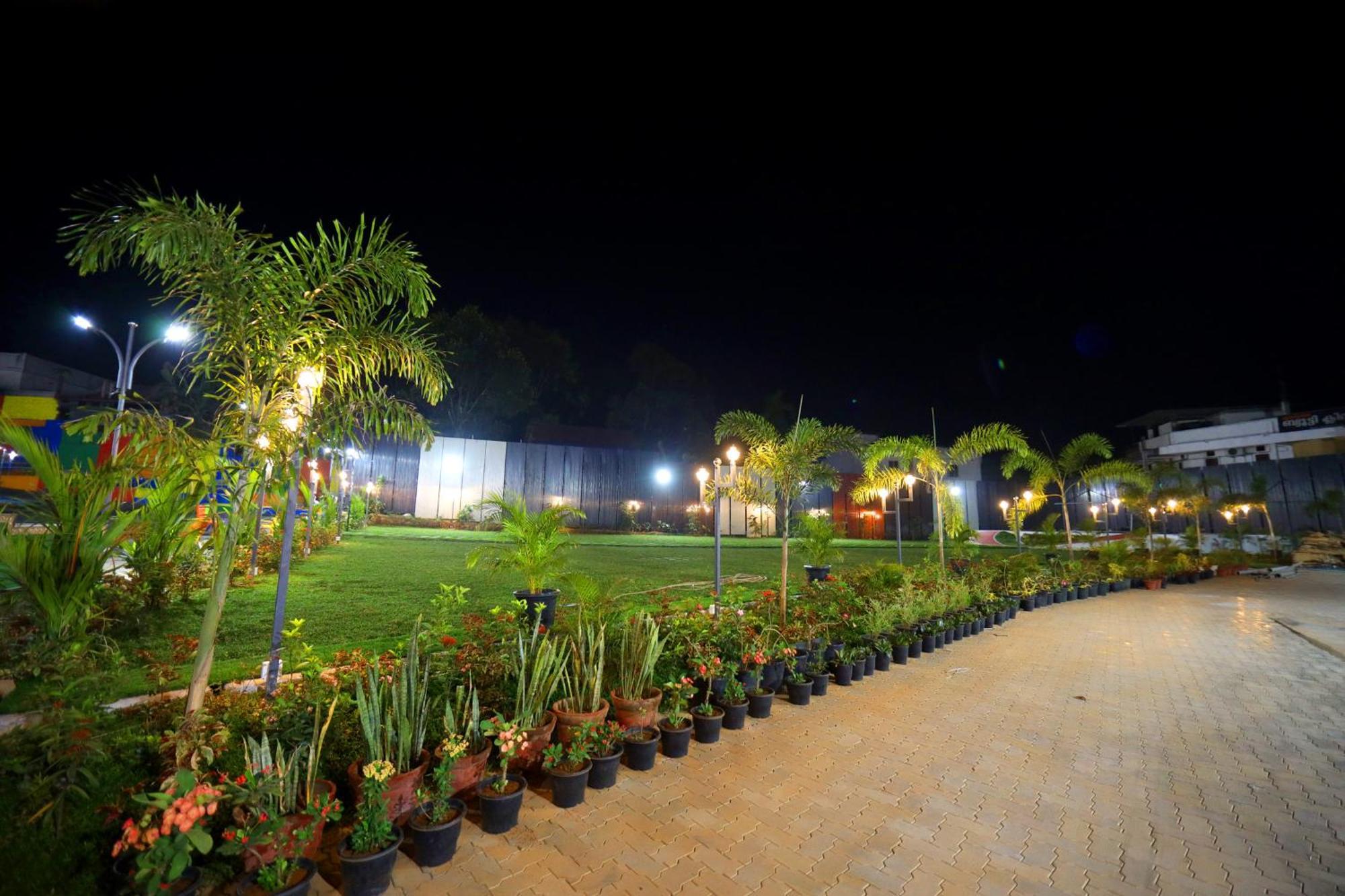 Temple View Residency Hotel Chottanikara Buitenkant foto
